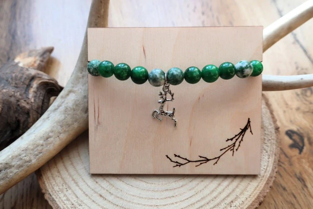 Minerální náramek Jelen