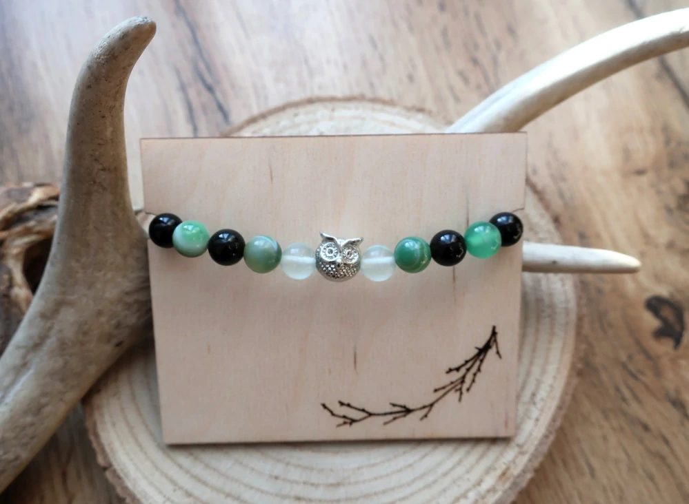 Minerální náramek Sovička