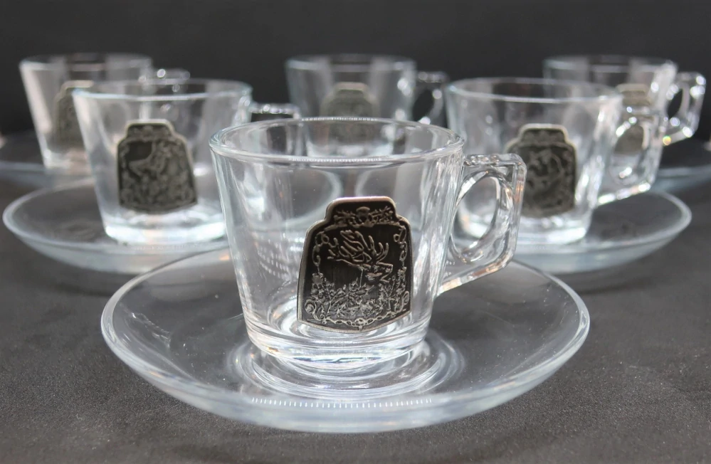 Myslivecká sada mocca šálků a podšálků s cínovým zdobením