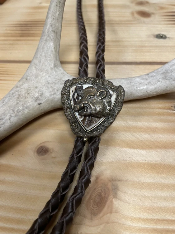 Myslivecké bolo zdobený erb - divočák