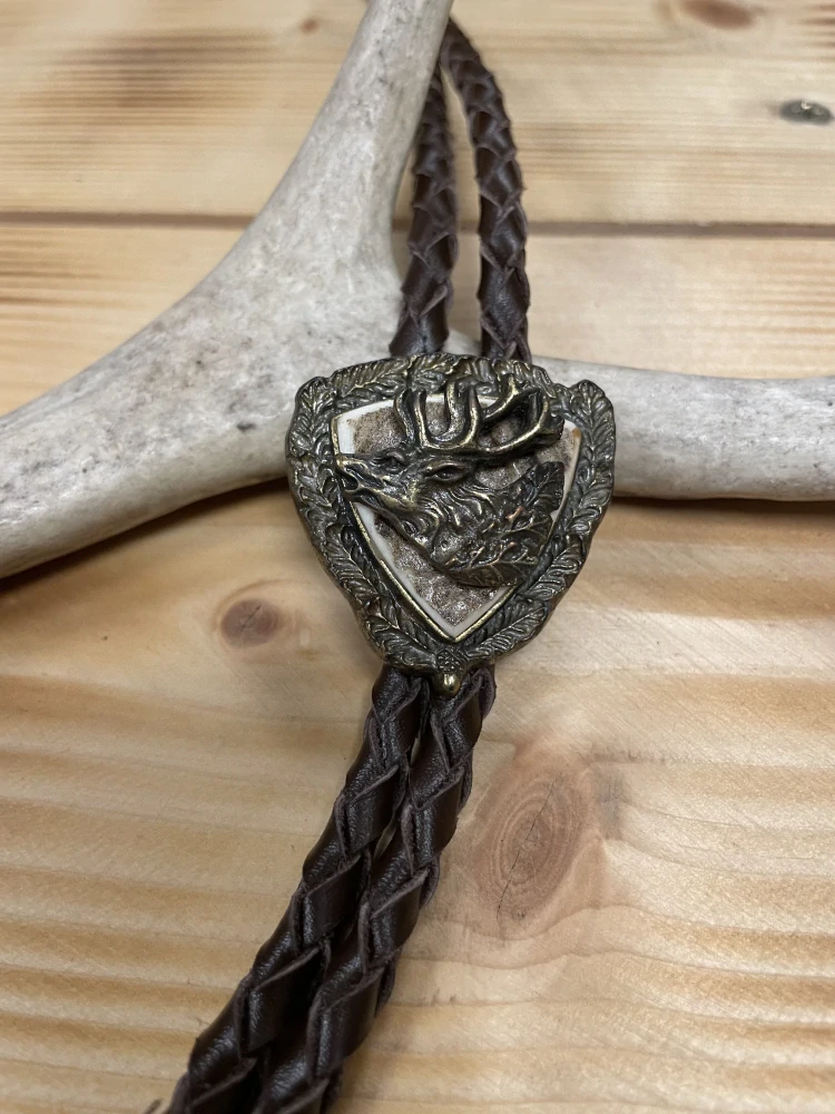 Myslivecké bolo zdobený erb - troubící jelen hlava