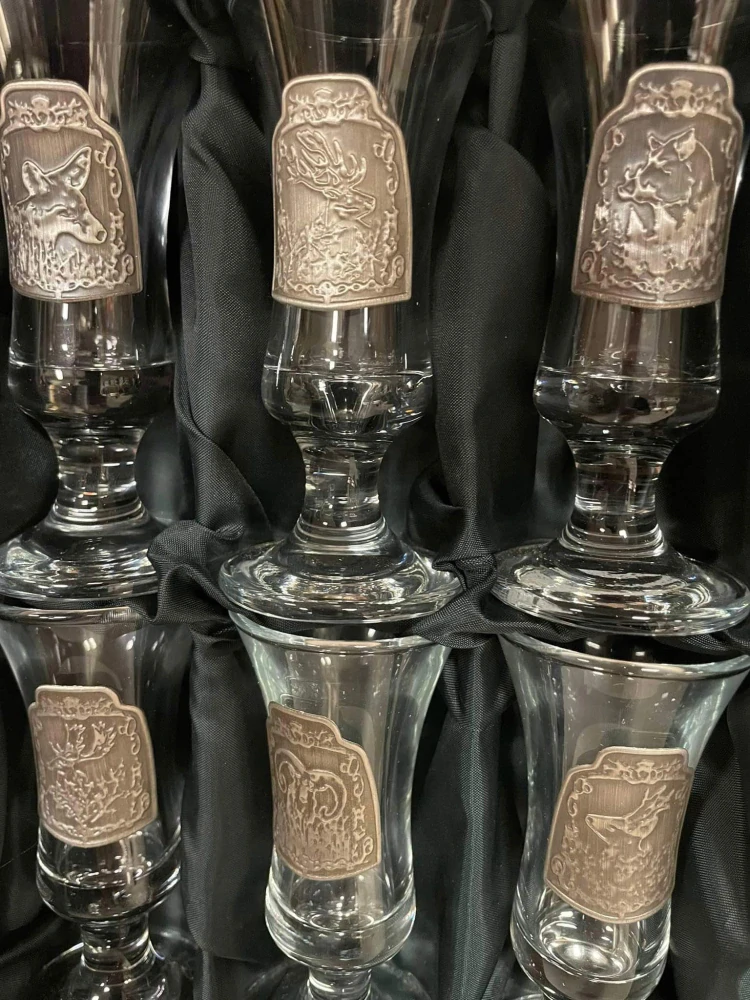 Myslivecká sada panáků s cínovým zdobením 